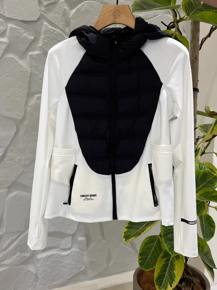 90 أوزة أسفل سترة 2025 خريف/شتاء التباين اللون خياطة ملابس اليوغا مقنعين سترات قصيرة المرأة معطف منتفخ رياضي غير رسمي