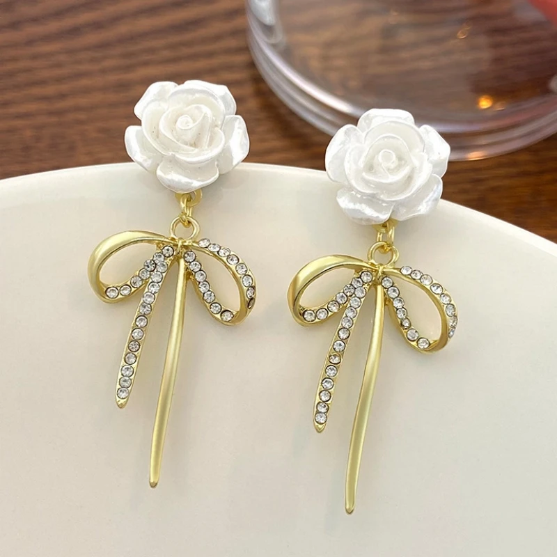 White Flower Tassel Earrings for Women 2024 New Fashion Crystal Bowknot Thread Pendants Statement Drop Earrings Lovely Cute Jew