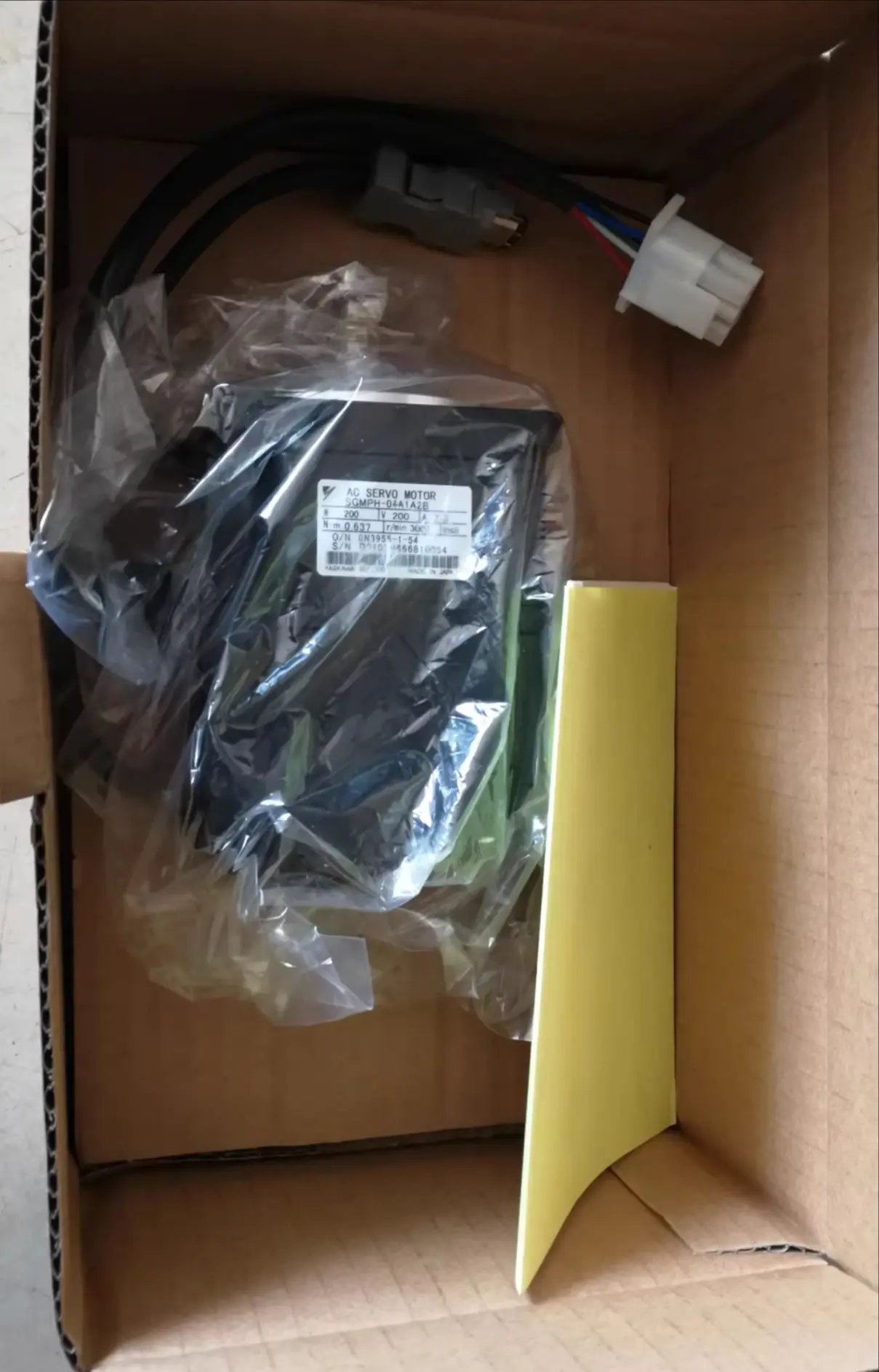 

SGMPH-04A1A2B Совершенно новый серводвигатель Быстрая доставка, в наличии, SGMPH 04A1A2B