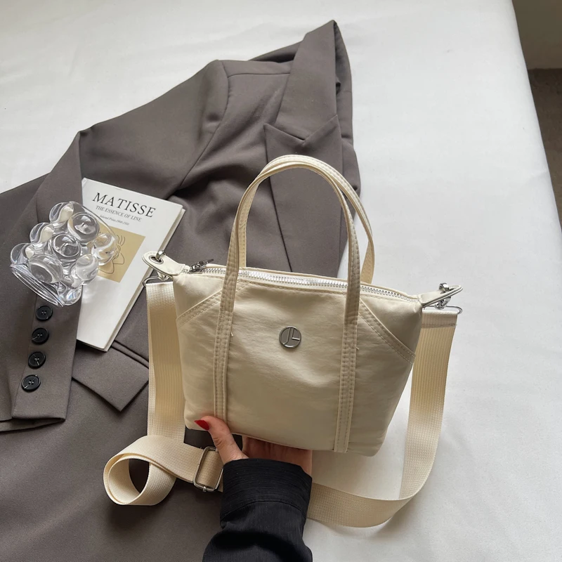 

Minimalist texture women's 2025 new style handbag, fashionable and lightweight crossbody bag, travel phone bag