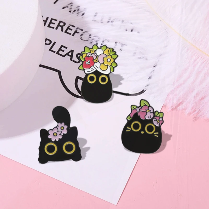 Pines Lapel Badges Floral Animal Cartoon Funny Jewelry Gift for Friends Black Cats Enamel  Brooch Custom Big Eyes Kitten