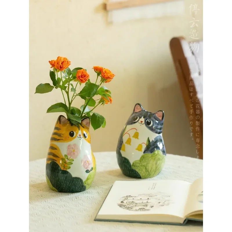 

View porcelain, cat-shaped flower arrangement, creative hand-painted ceramic vase, Jingdezhen handmade