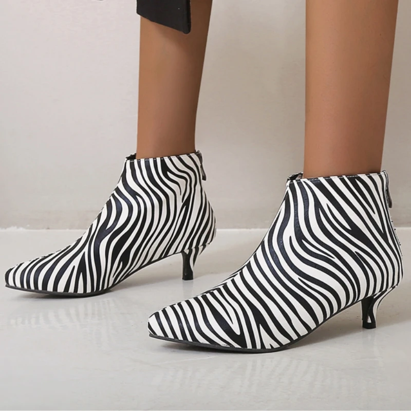 

Классические коричневые ботильоны для женщин, короткие ботинки на низком каблуке, женская обувь на молнии с зеброй, вечерние танцевальные туфли, осень-весна 2025
