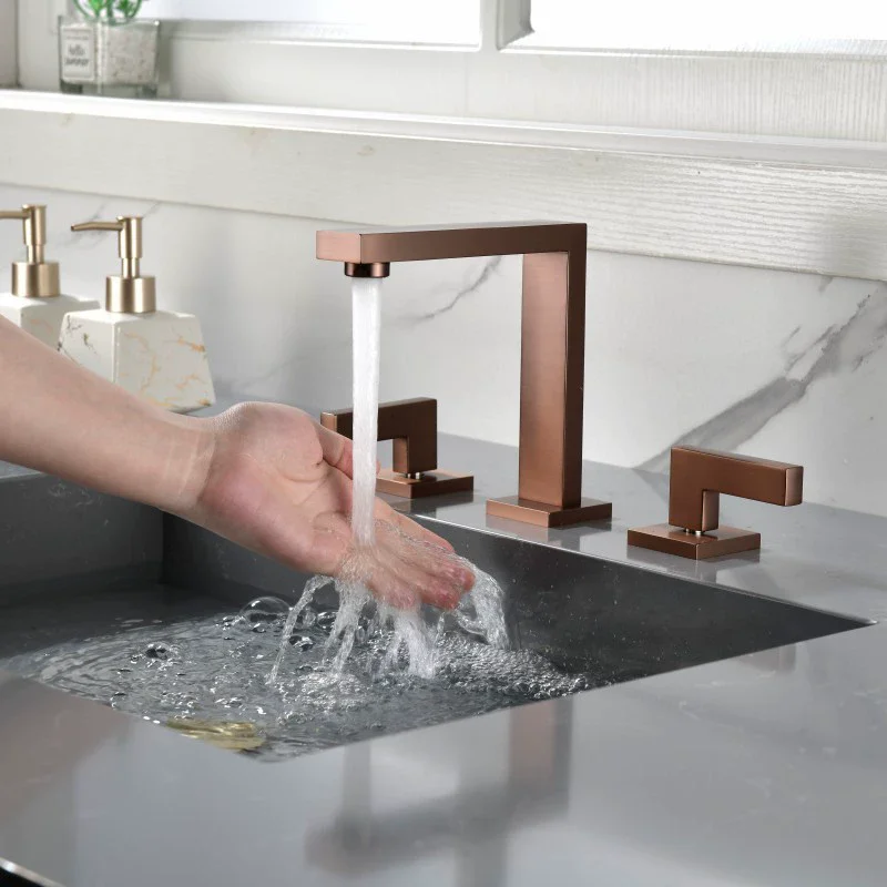 

Смеситель для раковины в ванной комнате Широко распространенный смеситель для раковины с двойной ручкой Смеситель для раковины из розового золота Смеситель для раковины в душевой комнате с горячей и холодной водой