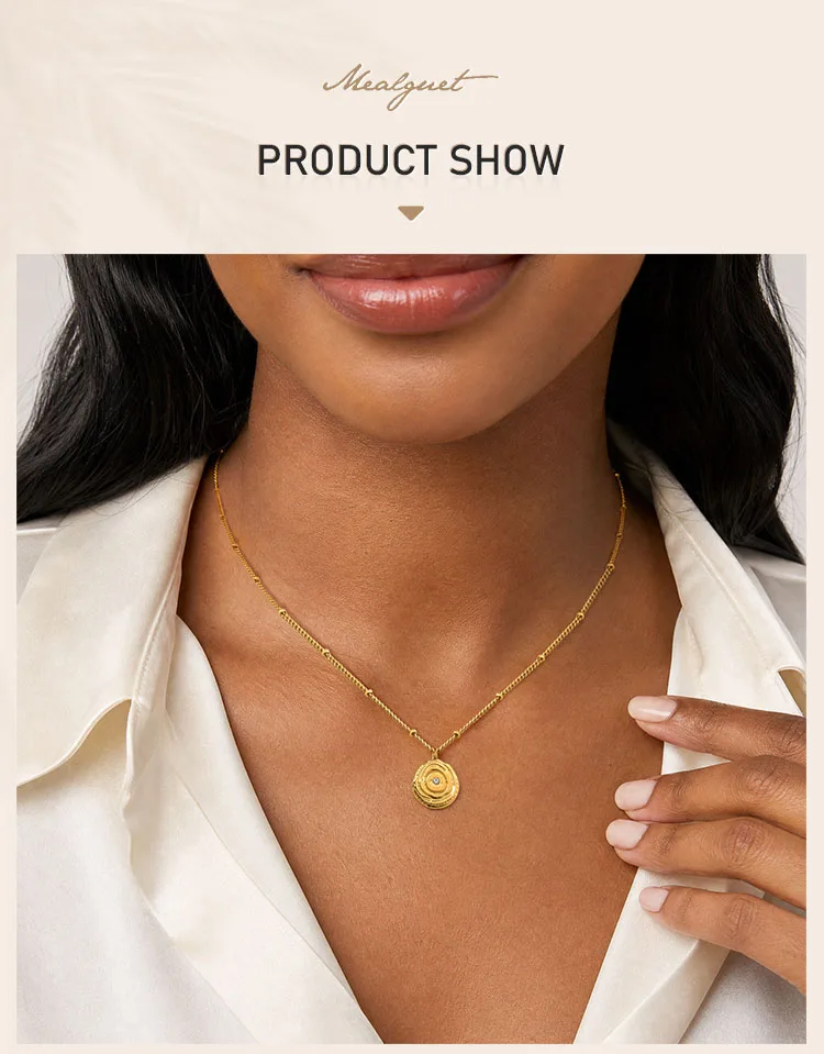 Halskette mit strukturierter Scheibenanhänger, goldfarbene Edelstahlkette mit Perlen, Kristallakzent für saisonale Boutique-Käufe – Detail 1