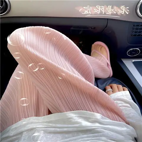 Wrinkled pink wide leg pants for women in summer 2025, new style high waist, slimming effect, loose and casual cropped pants