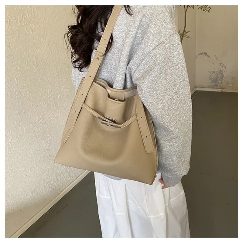

Women's Everyday Style Genuine Leather Bucket Bag, for Work, Travel, Daily Commute & Casual Street Style Hand Bags for Women