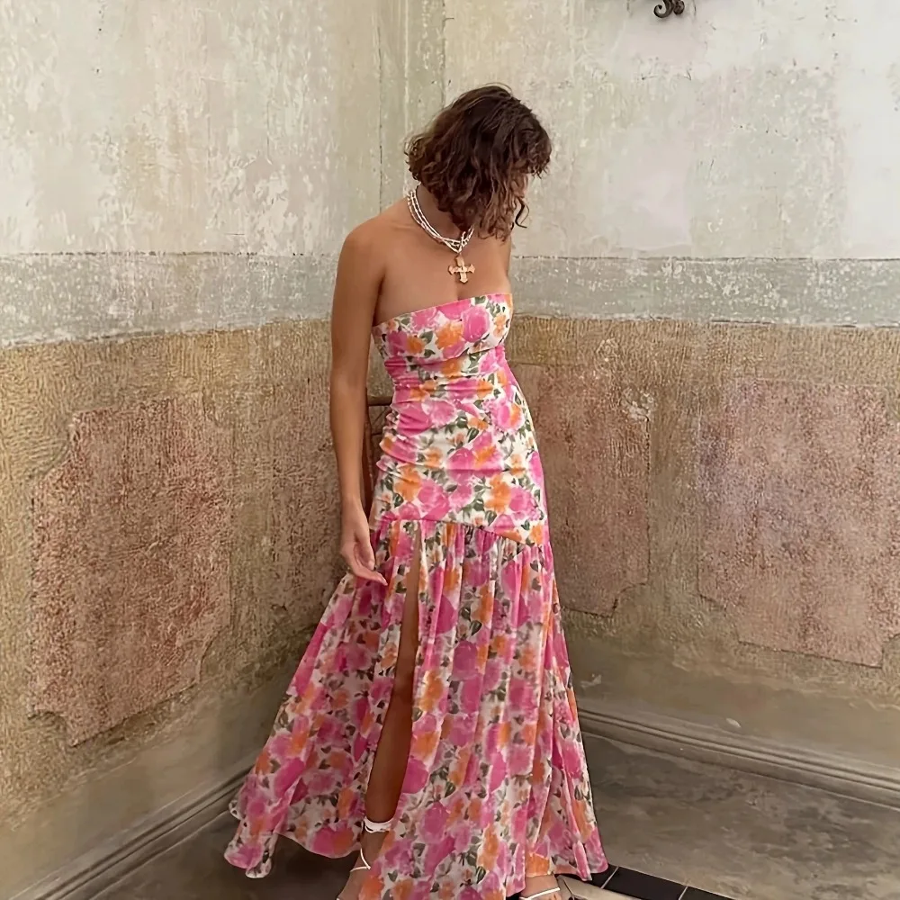 New French High-end Strapless Floral Dress with A Cinched Waist and Split Design, Exuding A Vacation Style and Slimming Vibe