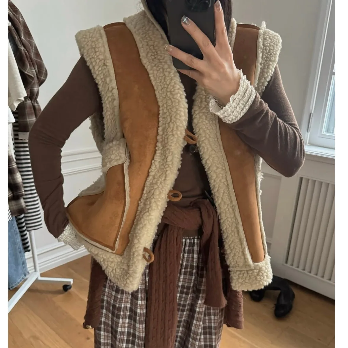 

Женский шикарный корейский жилет, осенне-зимний дизайн, уникальный кожаный мех, верх из меха ягненка, универсальный возрастной топ