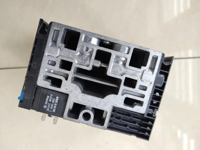 

festoo Air Solenoid Valve CPV14-M1H-5LS-1/8 161360