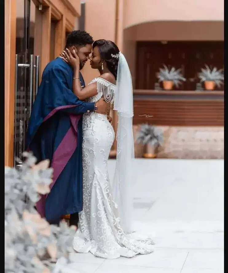 ที่กําหนดเอง Sweetheart Appliques ลูกปัดเงือกชุดแต่งงาน Vestidos De Casamento พู่ปิดไหล่แอฟริกันชุดเจ้าสาว