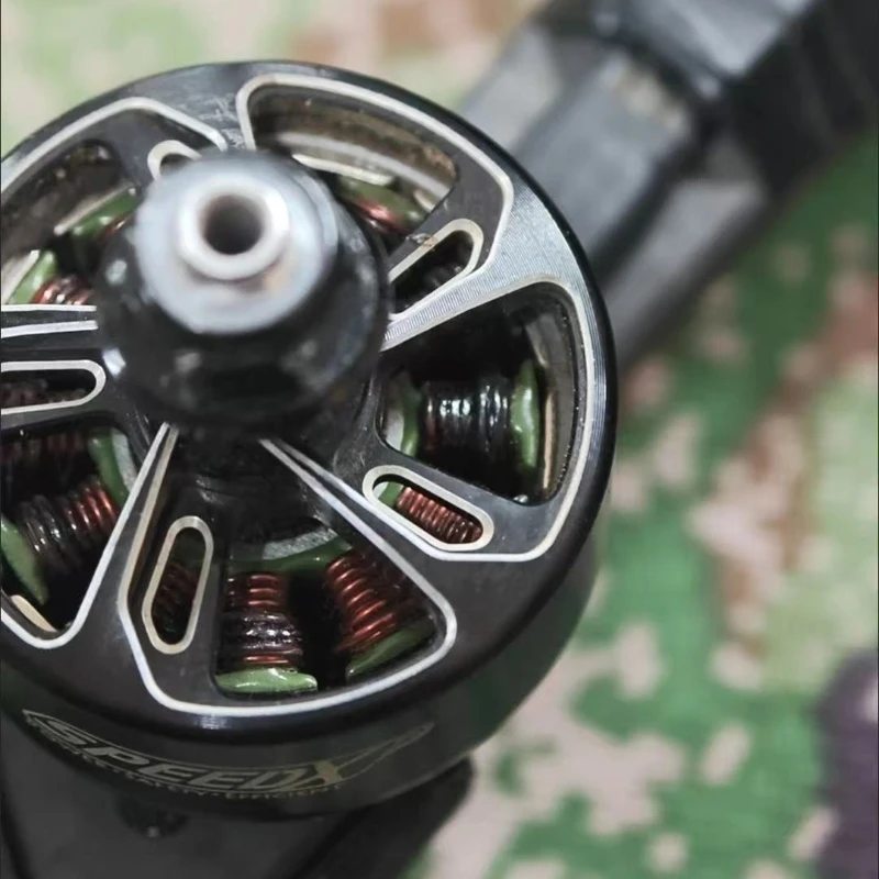 

Мотор GEPRC EM3110 900KV — 6S LiPo, совместимый — для дронов дальнего действия FPV 8–10 дюймов — детали для обновления фристайла «сделай сам»