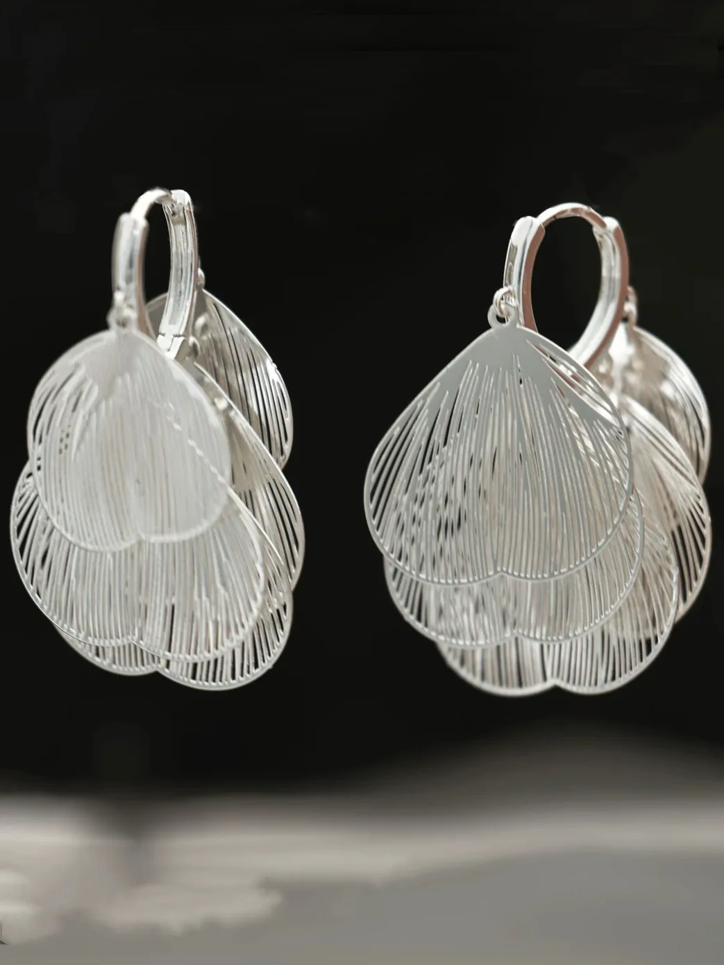 brincos-elegantes-com-borla-em-formato-de-coracao-e-asa-de-borboleta-vazada-fosca-design-moderno-e-luxuoso-em-liga-com-pedr