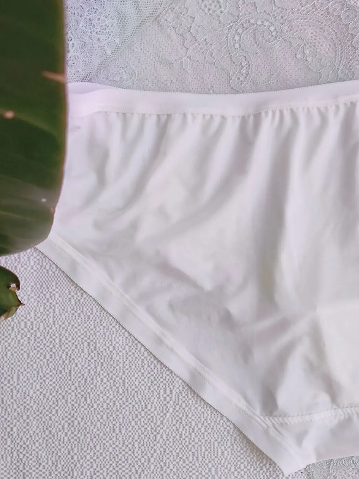 New Medium Low Waist Ice Silk Underwear Men's Bacteriostatic Pure Cotton Crotch Breathable Without Buttocks and Seamless Briefs