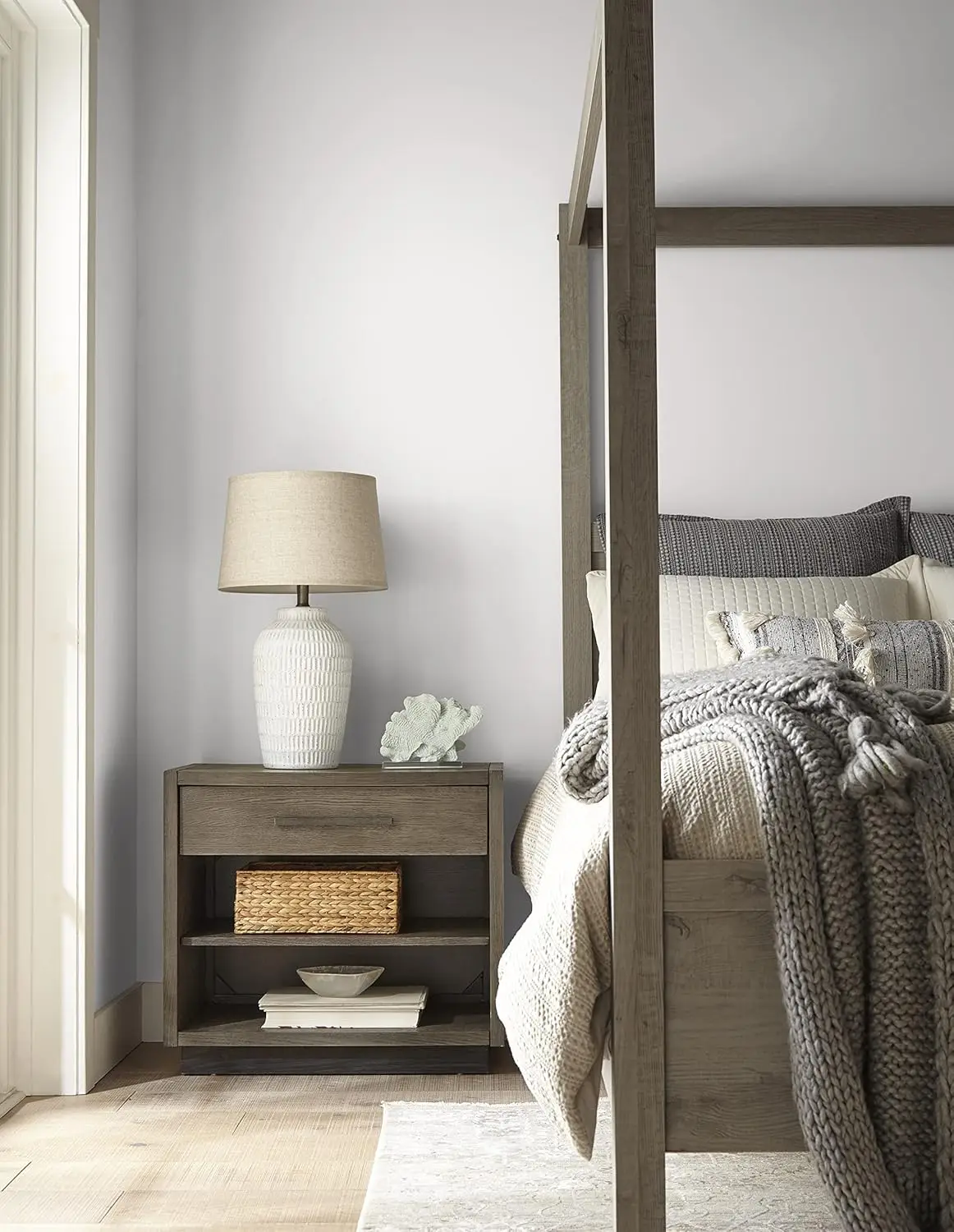 Tribute Paint & Primer, Innenbereich, halbglänzend, Blushing White, 1 Gallone