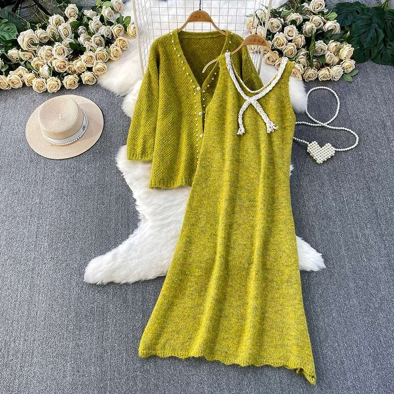 

Легкий роскошный мягкий свитер с v-образным вырезом и свободным повседневным жилетом для тяжелой промышленности, женский темпераментный комплект