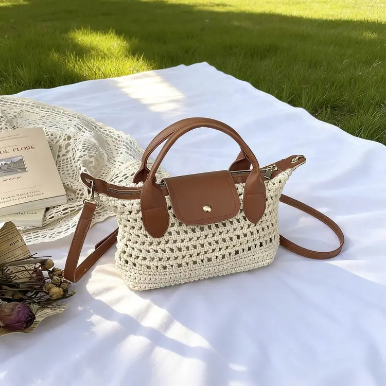 

Новая модная и повседневная нишевая сумка 2026 года с изысканным дизайном, для города, плетеная, портативная, через плечо, мессенджер