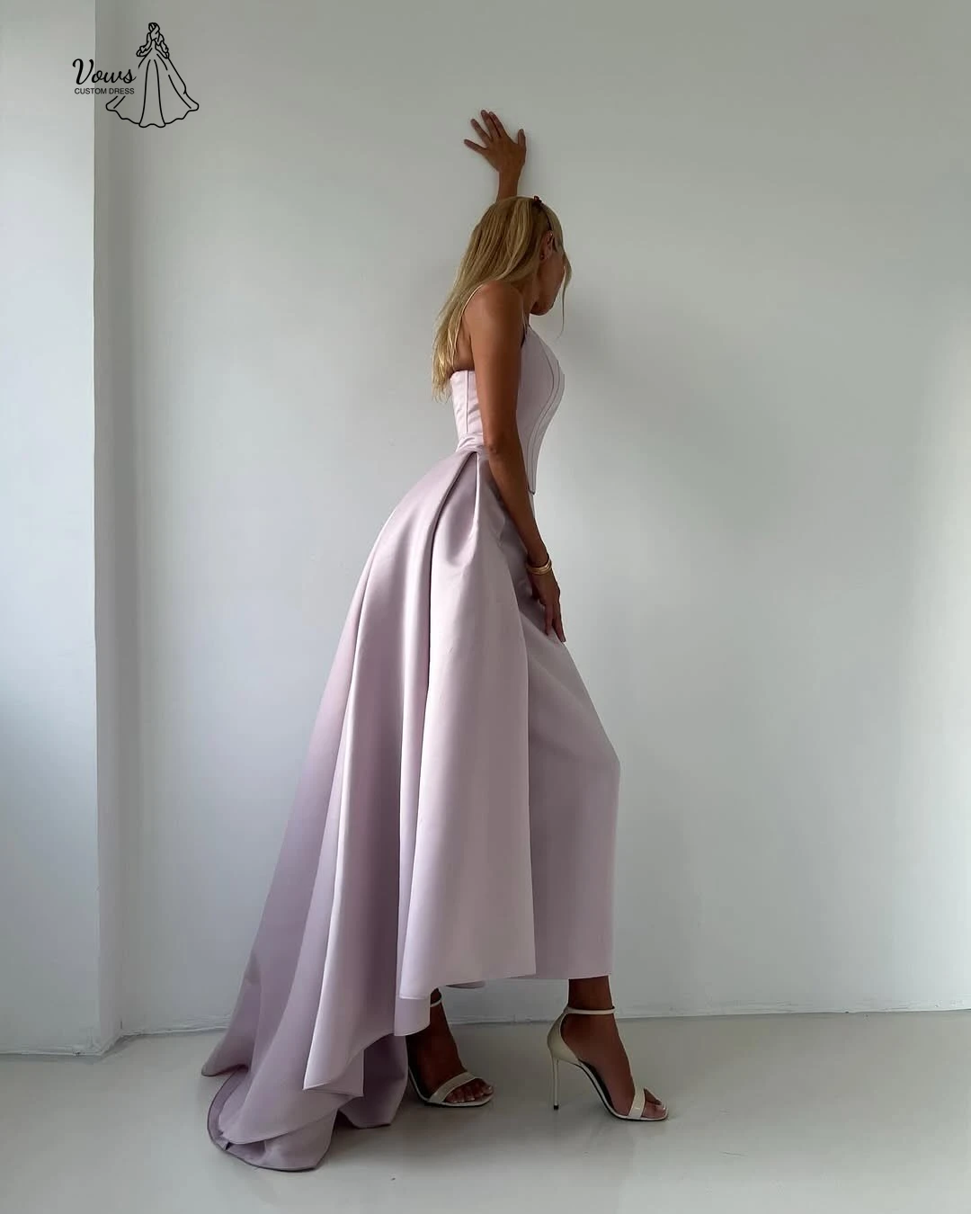 Vows ثوب مسائي خط الكرة ثوب حبال فساتين لحضور الحفلات الموسيقية 2025 فستان حفلة موسيقية فاخر 2025 مخصص قماش الساتان رداء سهرة حفل