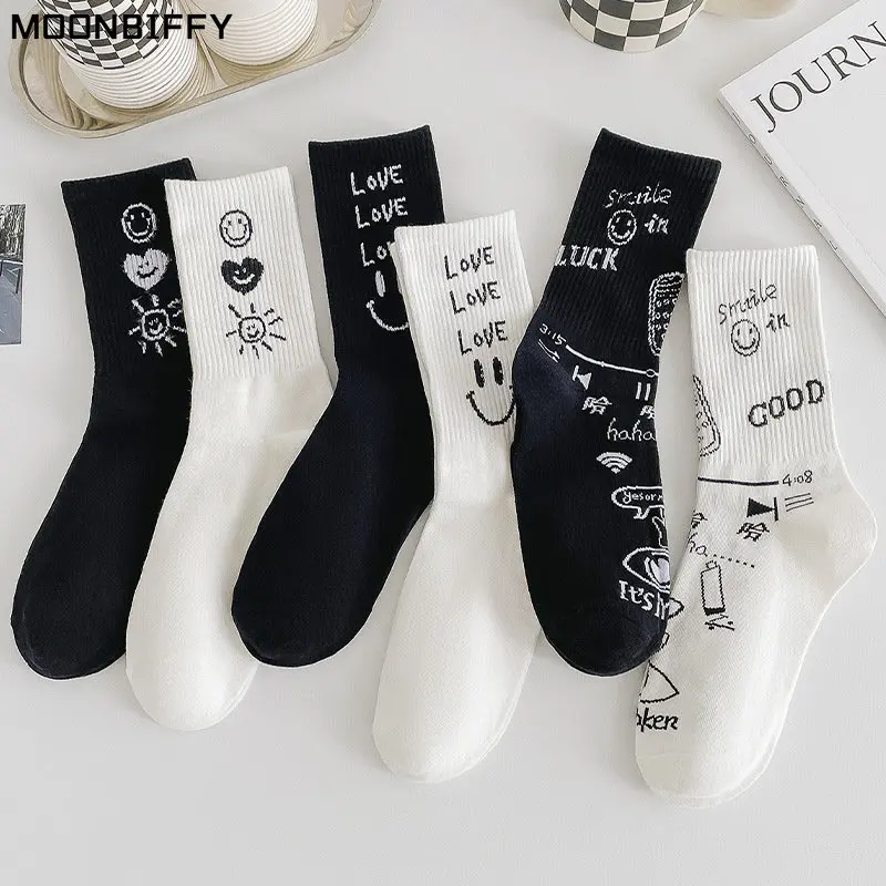 Fashion Cute Smiling Face Socks Women Men Black White Couple Cotton Socks Korean Style Kawai Harajuku Calceines Funny Socks