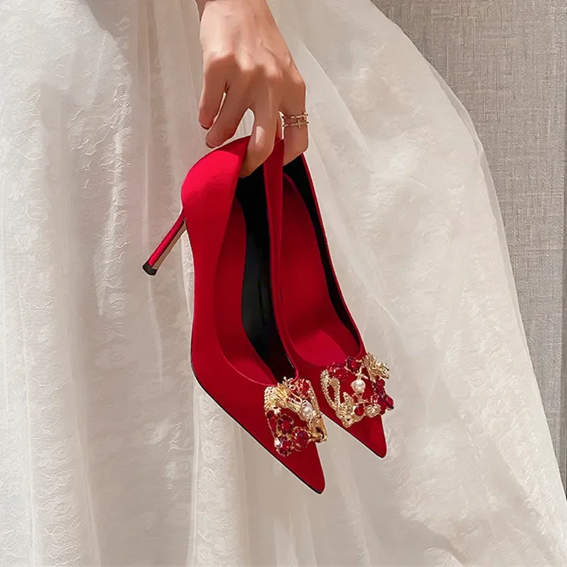 2024 Spring New Fashion Cloth Face Pointed High Heels Red Rivet Bride Chinese Metal Fine Single Shoes Marriage Shoes Female