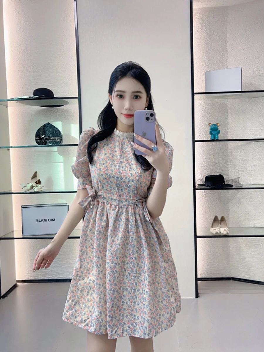 

Женская летняя новинка: юбка с цветочным принтом, кружевным воротником-стойкой, рукавами-фонариками, поясом и завышенной талией, фасон А-силуэт...