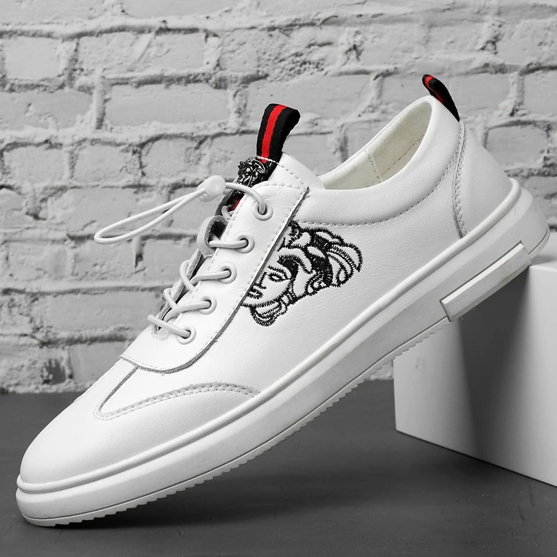 

Новые осенние мужские дышащие белые кроссовки 2025 года — стильные повседневные лоферы премиум-класса