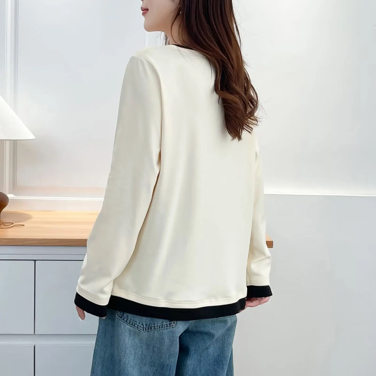 XXXXL موضة حجم كبير تي شيرت نسائي 2025 الخريف الشتاء عادية اللون حجب الصوف الدافئة بلوزات بأكمام طويلة 2532