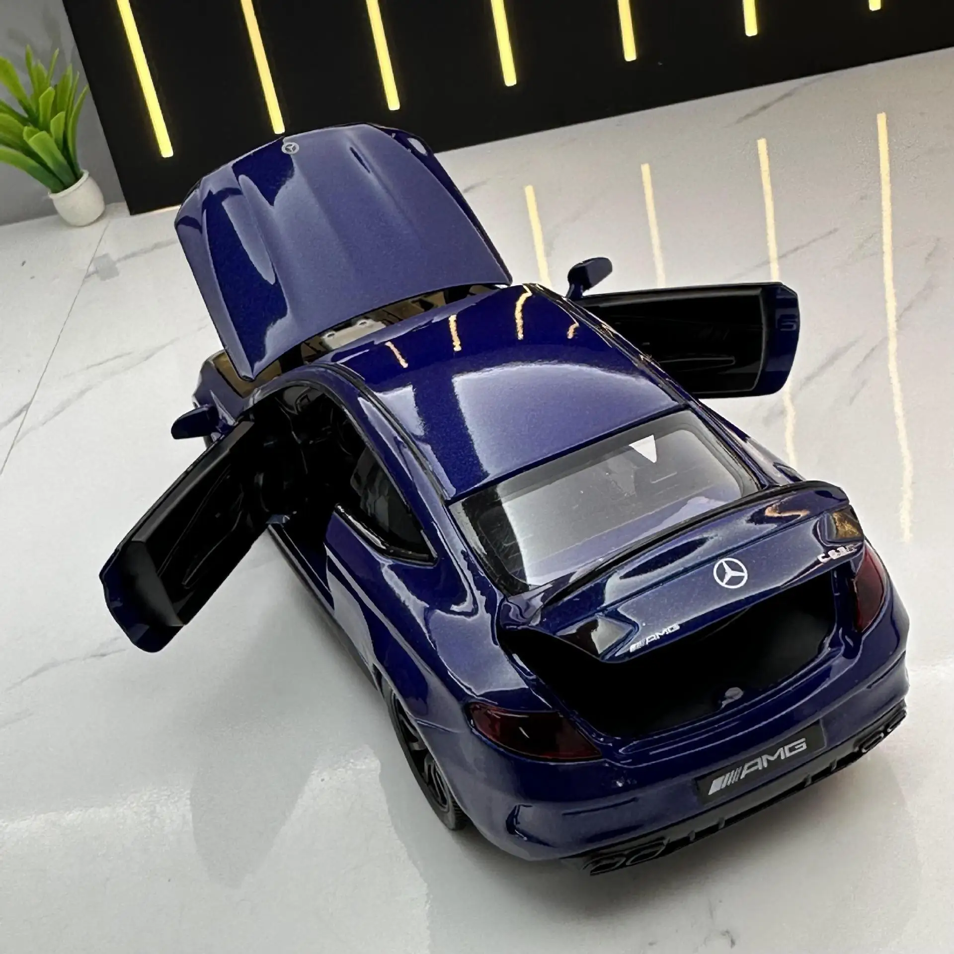 1:32 Mercedes-Benz C63S AMG Alloy Car Model Diecast Metal Toy Car Model Collection Sound and Light Childrens Gifts A55