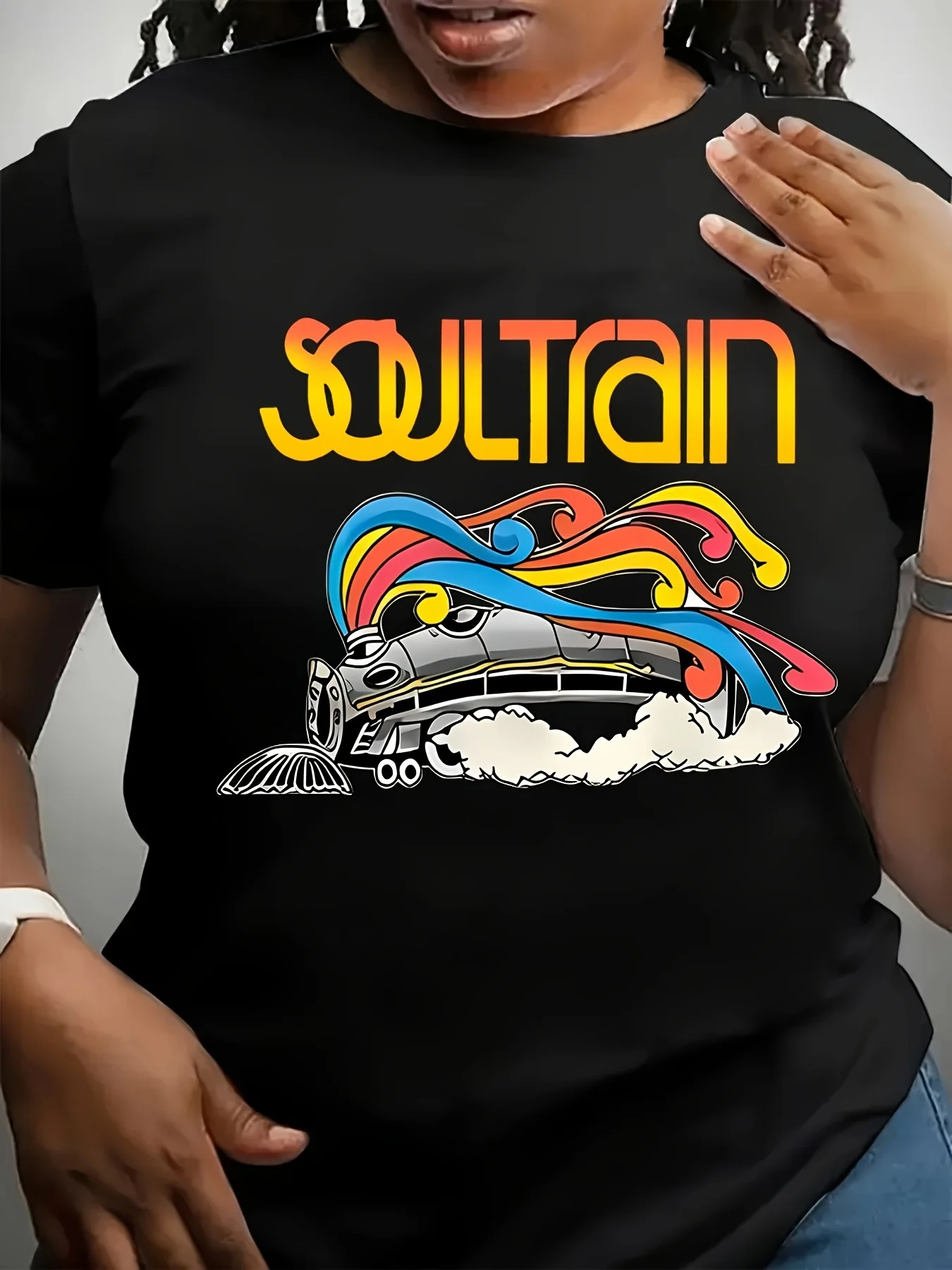 

Женская футболка с рисунком больших размеров — дизайн Soul Train с жирными желтыми надписями и красочным ретро-принтом, эластичная смесь полиэстера