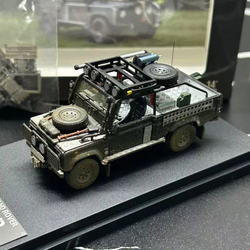 

SW 1:64 Defender Tomb Shadow mud-painted alloy car model