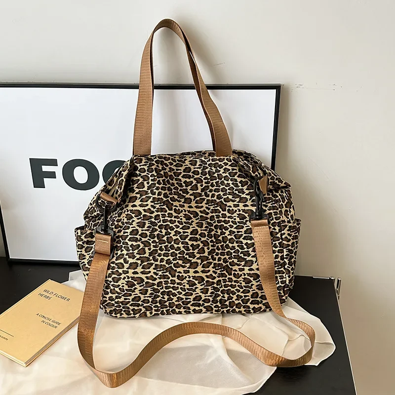 Women\'s New  Shoulder Bag Leopard Print Casual Shopping Bag Large Capacity European and American Fashion Solid Color Tote Bag