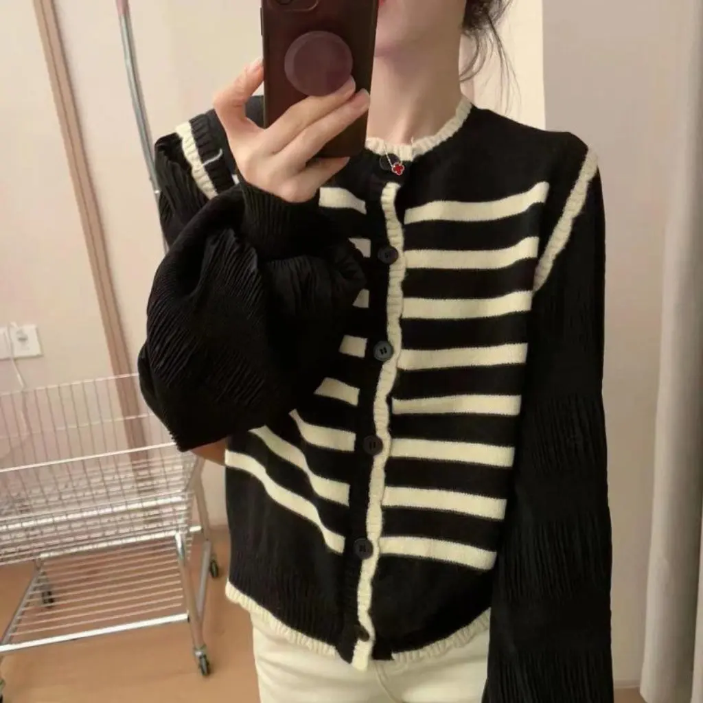 

Women's Spring Knitted Cardigan Striped Stitching round Neck Sweater Jacket Fake Two-Piece Comfortable All-match Age-reducing