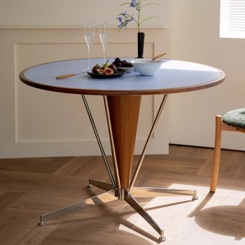 

Round table retro solid wood small apartment dining table, medieval Bauhaus solid wood anti-scratch table for home use