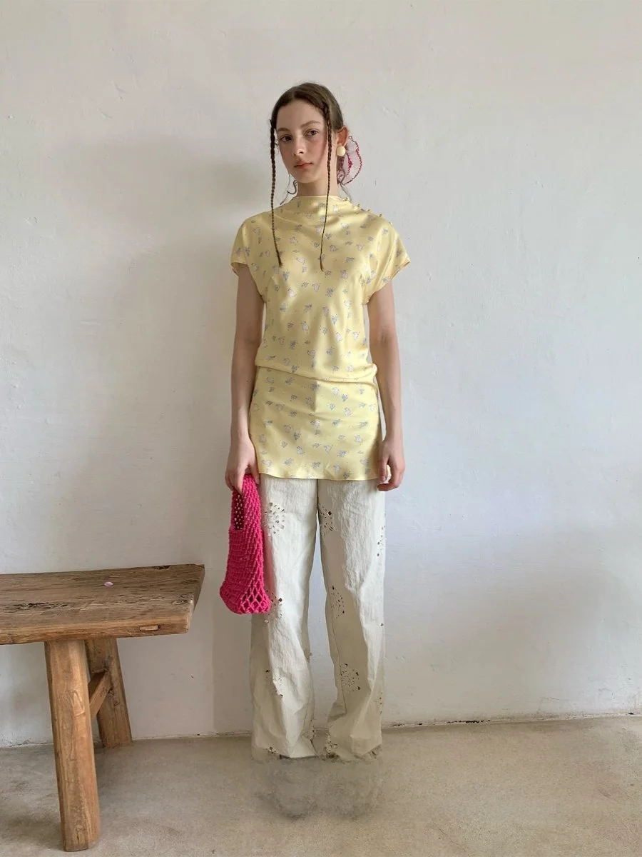 

Женская блузка с принтом желтого кролика, оригинальный дизайн, высококачественная китайская драпированная блузка-топ, двусторонняя, модная, повседневная