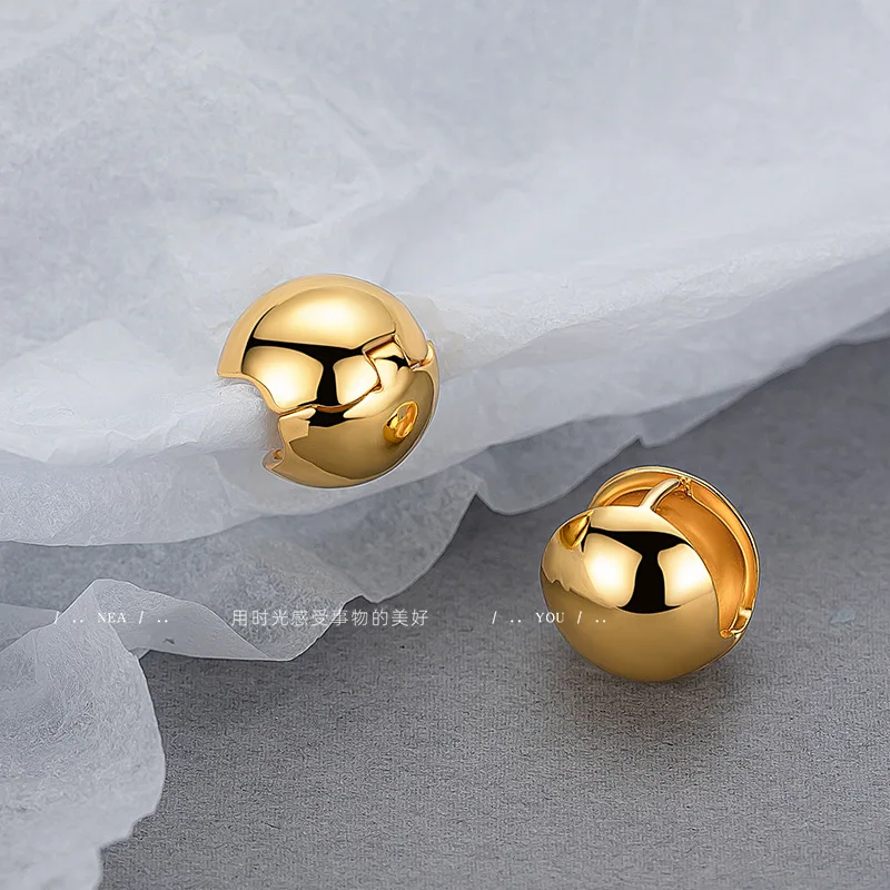 

9999 Real Gold 24K Cold Wind Korean ins Niche Premium Sense Round Ball Ear Buckle, Simple Retro Glossy Ball Ear Buckle Earrings