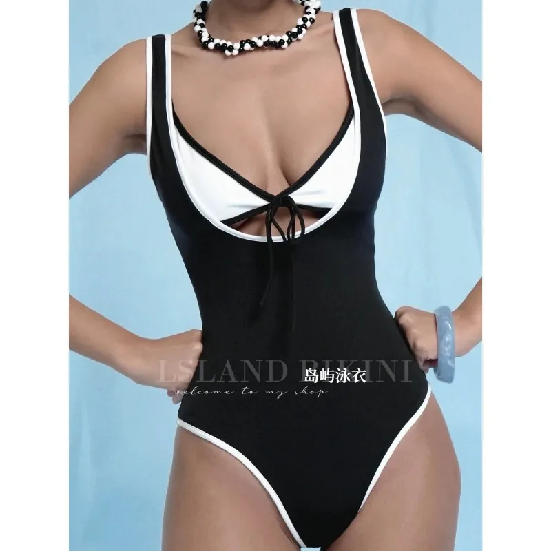 

Черно-белый купальник с контрастной отделкой, глубоким V-образным вырезом, завязками спереди и вырезами, с высокой талией, для женщин