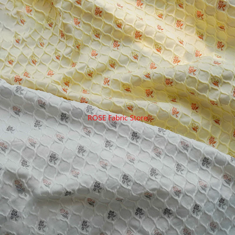 

Мягкая тисненая маленькая цветочная пряжа, окрашенная жаккардовая ткань, весенне-осенняя классическая женская ткань для изготовления платьев 100 см x 145 см