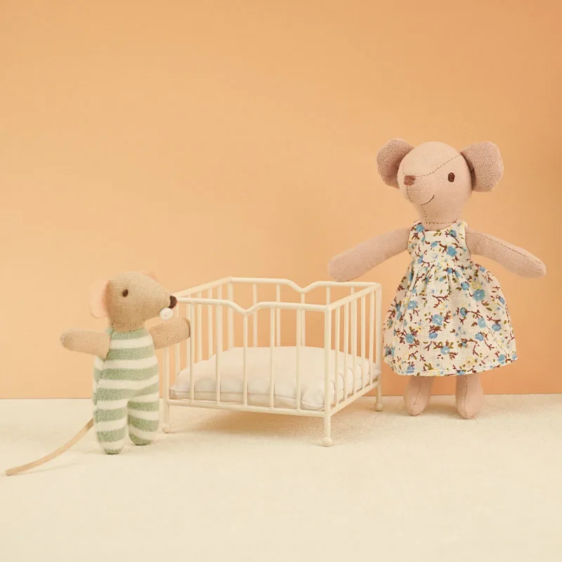 1:12 Scale Miniature Square Wrought Iron Crib Rectangular Bed Ornament Compatible with BJD Ob11 Dollhouse Home Furnishings