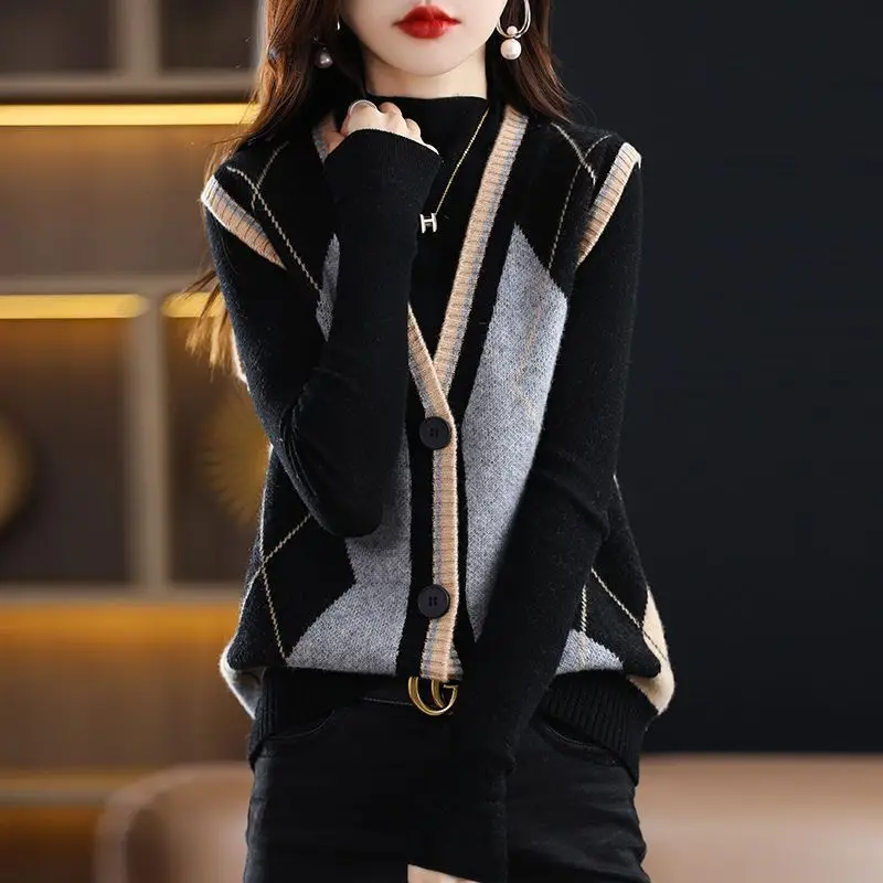 Spring Autumn New V-neck Sleeveless Sweater Women High Street Printing Button Cardigan Vintage Elegant All-match Knitting Vest