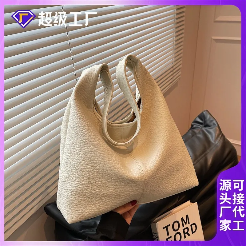 

Large capacity underarm bag 2025 dumpling type fashionable splicing bag women's soft surface handbag commuter shoulder tote bag