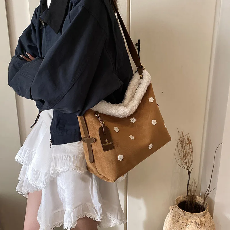 

2025 New Winter Christmas Atmosphere Women's Bag - Commuter Shoulder Bag, Fuzzy Crossbody Tote