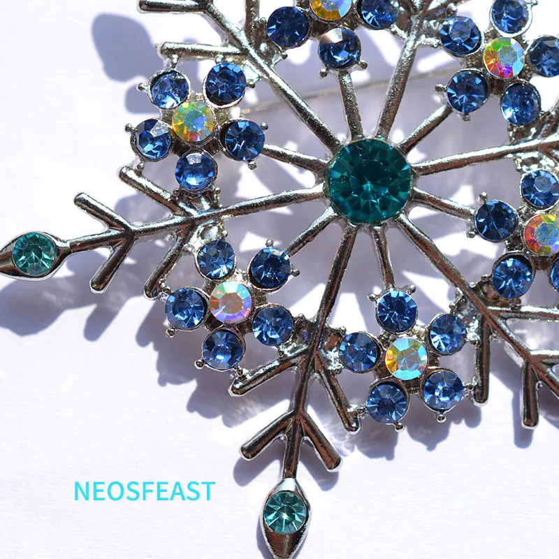 Delicate Blue Color Snowflake Rhinestone Brooches For Women Alloy Corsage Pin Ladies Christmas Gifts Accessory Fashion Jewelry