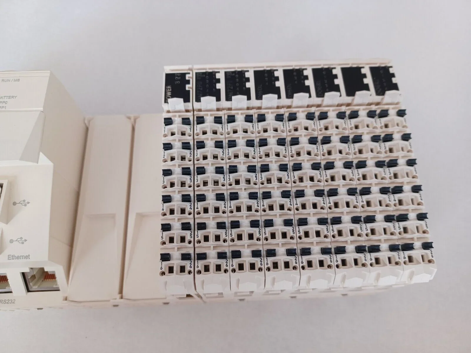 Nuovo modulo PLC originale disponibile TM258LF42DR Controller programmabile PLC Garanzia di un anno