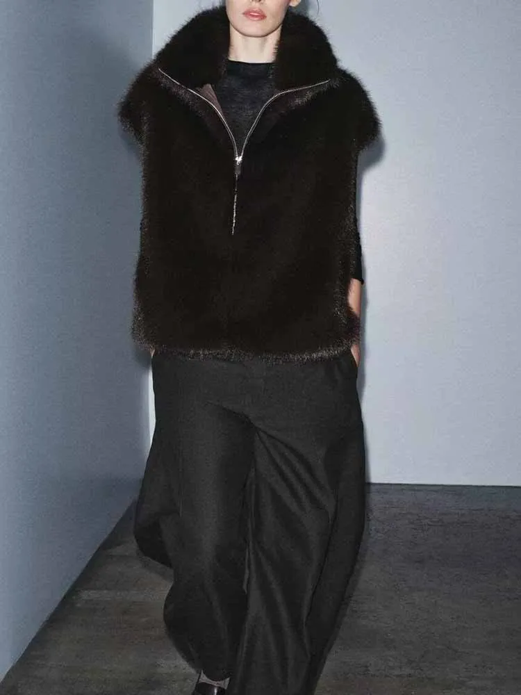 النمط الأوروبي والأمريكي الشتاء وصول جديد المألوف وبسيط تصميم الملابس النسائية عارضة سترة الفراء فو متعددة الاستخدامات