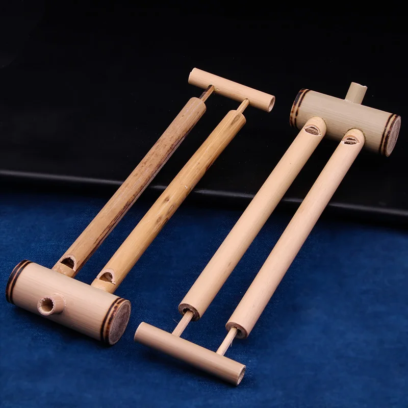 Handmade bamboo bird flutes, bamboo whistles, single and double row lark whistles, hand-pulled to simulate bird chirping