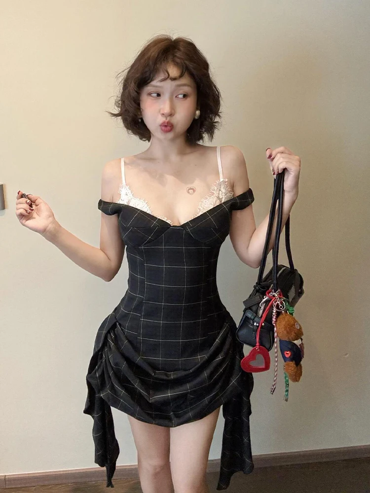 Letnia nowość 2025, seksowna sukienka na ramiączkach w stylu hot girl, dopasowany krój, idealna na co dzień i randki, imitacja dwuczęściowej sukienki, ciemnozielona krata, koronka, krótka sukienka.