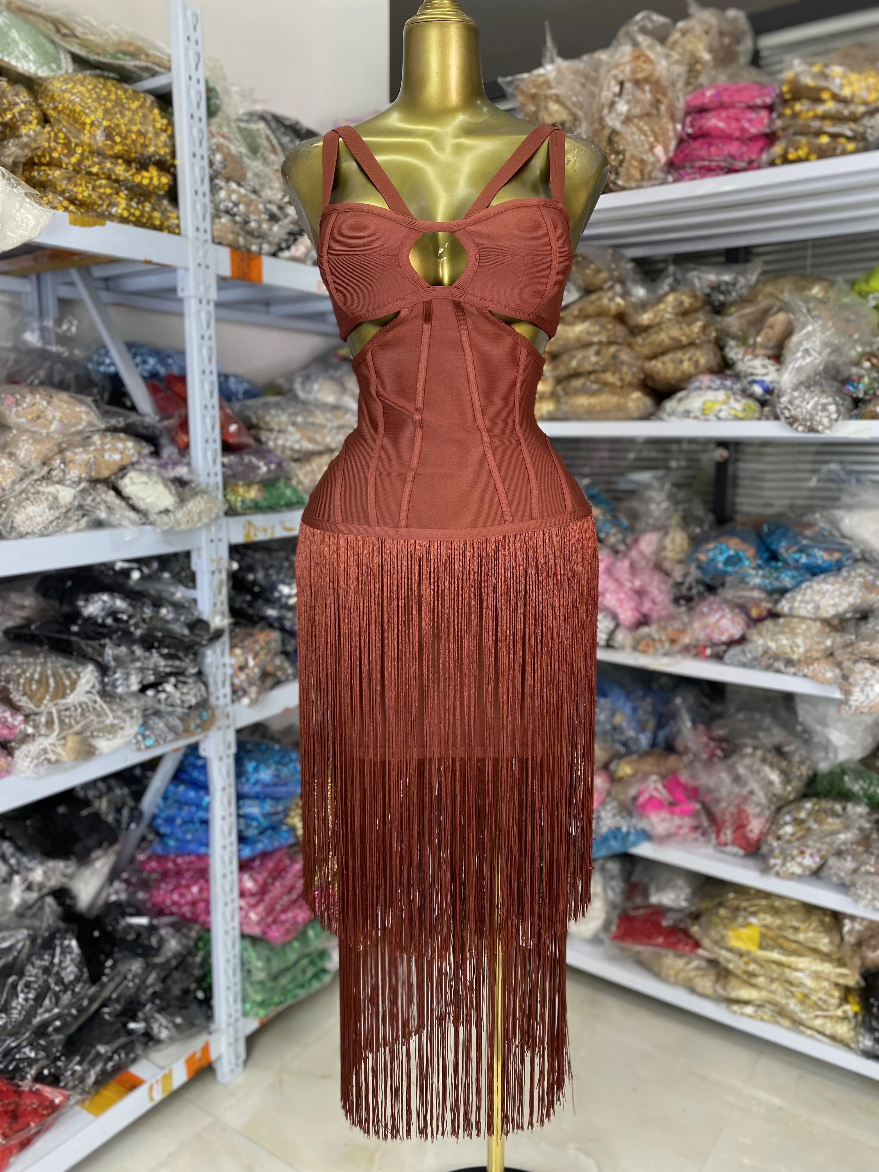 Venda de fábrica feminino novo marrom franjas bandage vestido sexy cinta de espaguete cortar na altura do joelho noite clube festa pista vestido