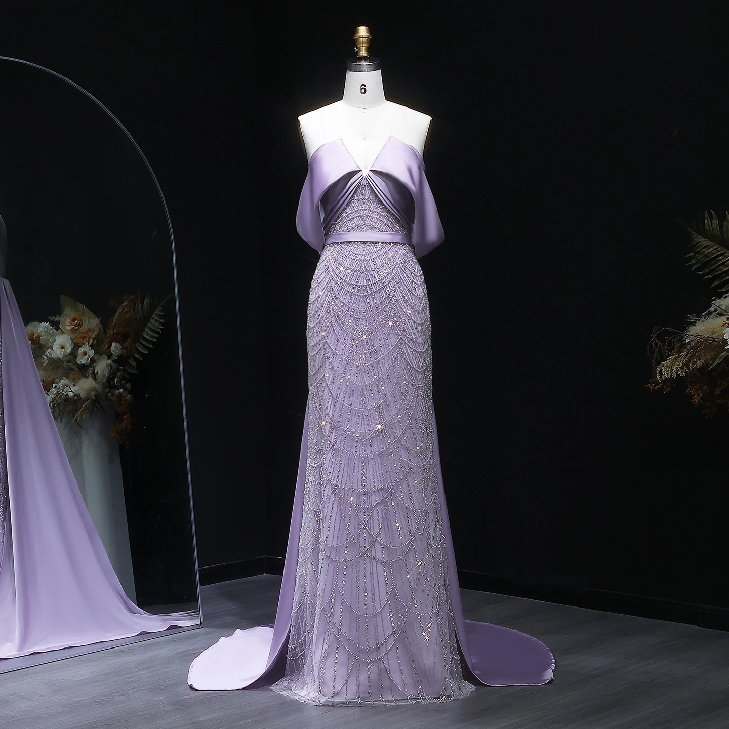 Sharon Said Luxuriöses Flieder-Meerjungfrauenkleid, schulterfrei, aus Satin, mit Pailletten und Perlen verziert, für formelle Anlässe und Partys, SS624, maßgeschneidert. – Detail 5
