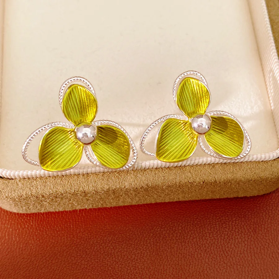 

Korean Style Gentle Green Flower Stud Earrings For Women Luxury Clover Jewelry Spring Summer New Trendy Versatile Earrings