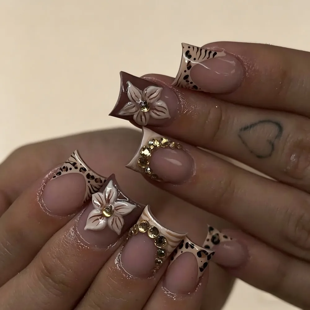 Short Square Fake Nails for Women Girls 3D Flowers with Rhinestones Bow Design French White Leopard Edge Press on False Nail - Detail 1
